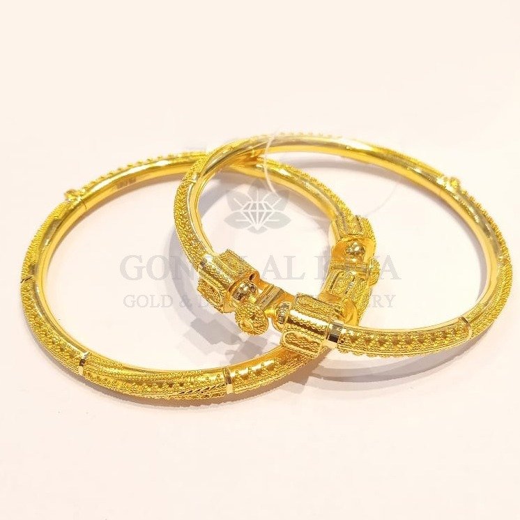 18kt gold bangle gbg60